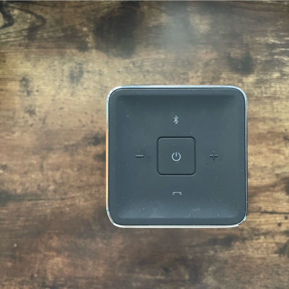 Harmon Kardon One portable Bluetooth speaker - Picture 2 of 3